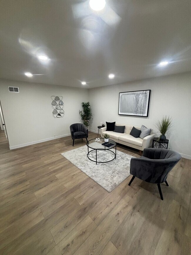 Building Photo - Remodeled 3 bedroom with PAID solar