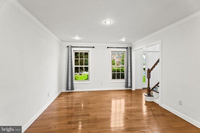 Building Photo - 6015 Marilyn Dr