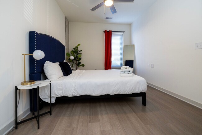 Foto del edificio - 633 E Main St