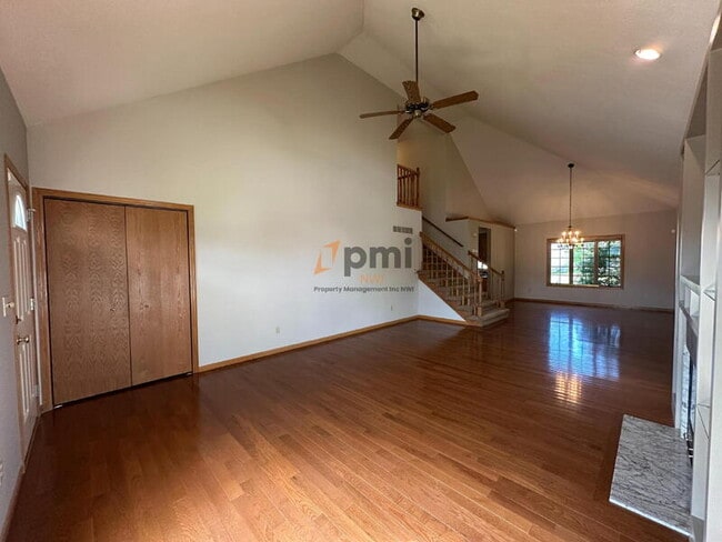 Building Photo - 384 Kingsmill Dr