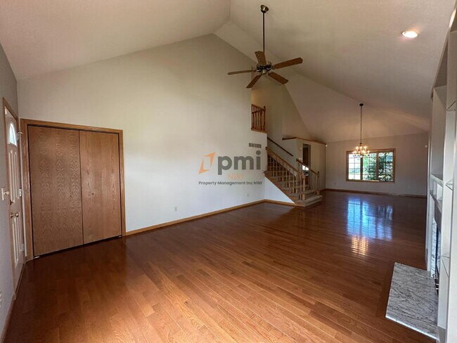 Foto del edificio - 384 Kingsmill Dr