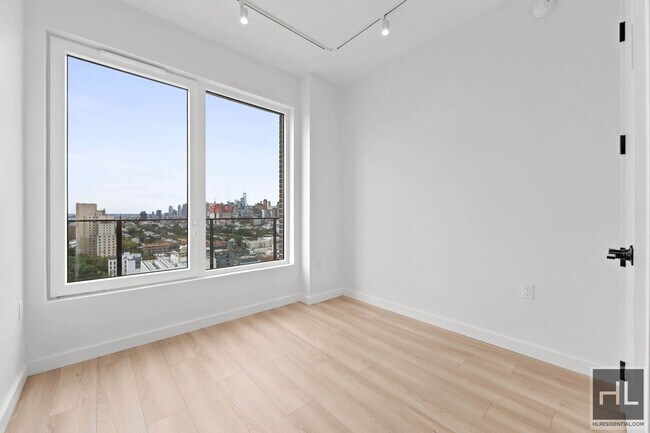 Foto del edificio - Luxury 3BR with Loft, Two Terraces & In-Unit W/D