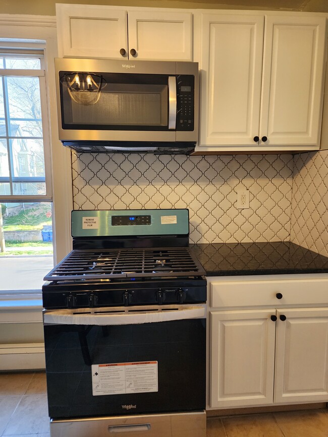 Building Photo - 80 Mountain Way