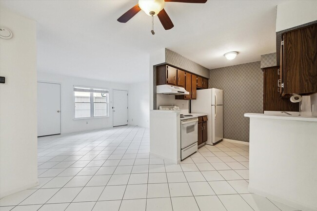Building Photo - 845 Augusta Dr