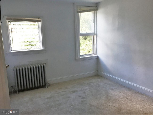 Building Photo - 1039 Lancaster Ave