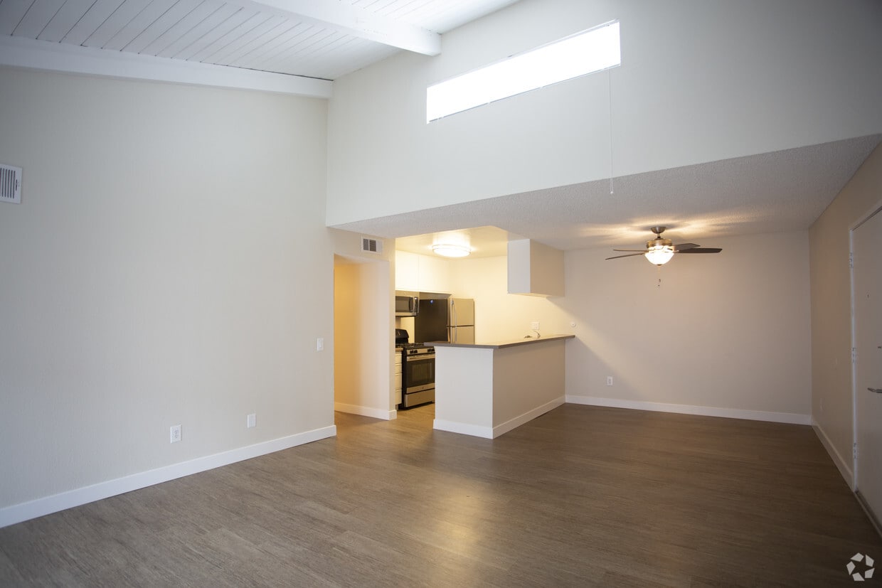 2HAB, 2BA - 940 ft² - Tarzana Terraces