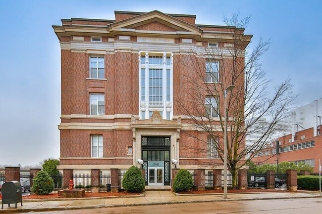 Building Photo - 240 Heath St