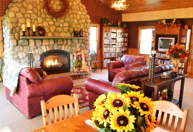 Building Photo - Whispering Pines