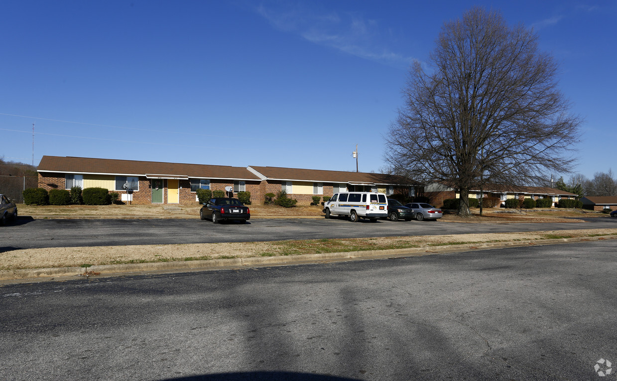 Primary Photo - Heritage Circle Apartments