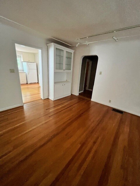 Foto del edificio - Charming 2 Bed / 1 Bath Home:  Pet Friendl...