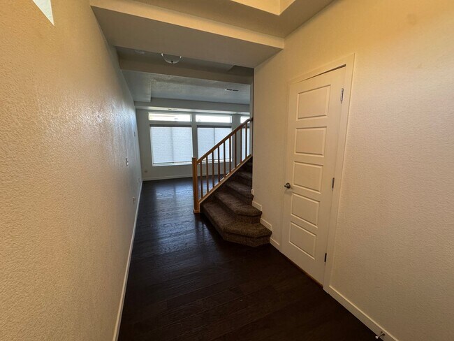 Foto del edificio - Modern Luxury Meets Urban Living – Stunnin...