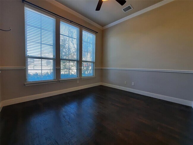 Building Photo - 220 Adventus Ct