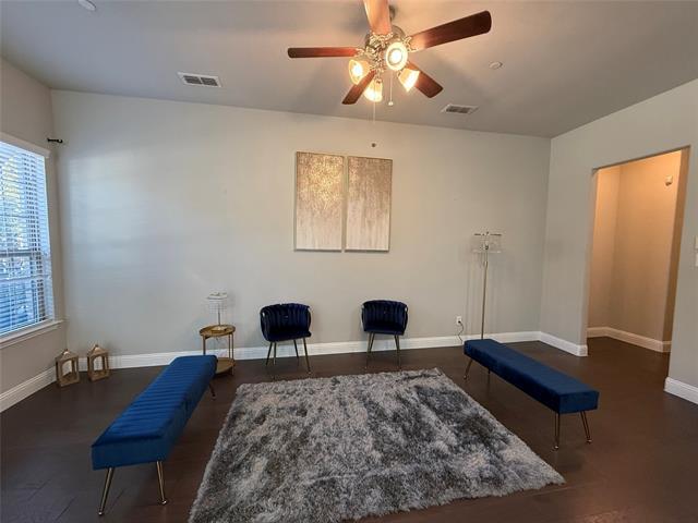 Foto del edificio - 6120 Rilla St