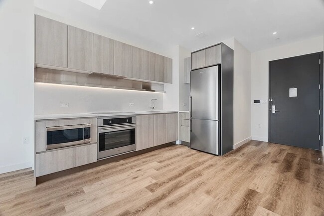 Building Photo - 171 Chrystie St