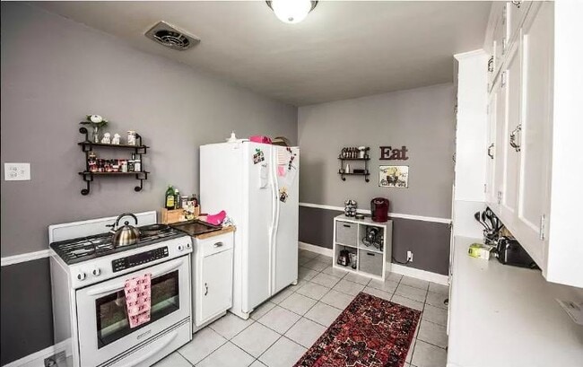Kitchen - 2931 Ewing Ave S