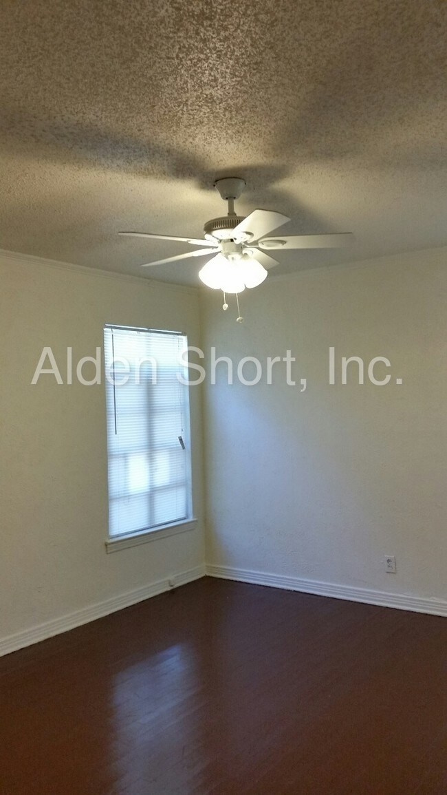 Foto del edificio - 6111 Howard Ave