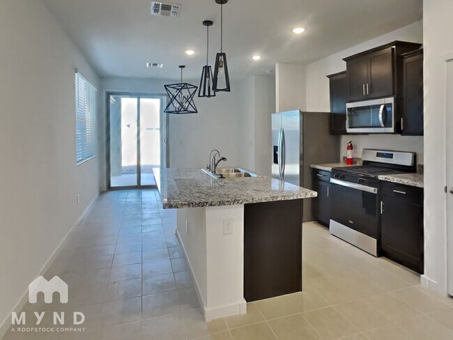Building Photo - 40030 W Wade Dr