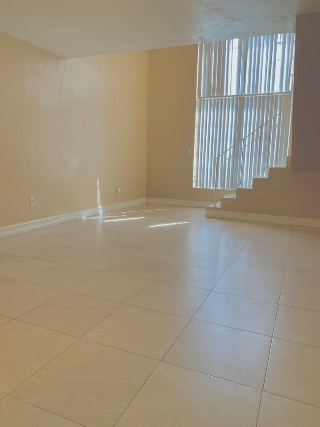 Living Dining Room Area - 10901 N Kendall Dr