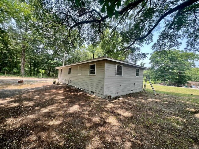 Building Photo - 2307 Willow Springs Rd