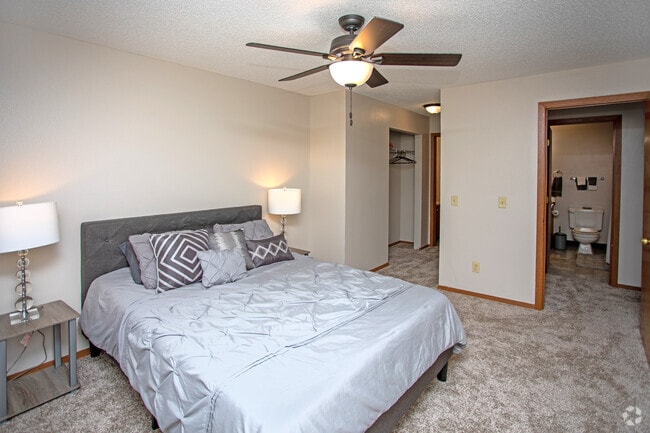 2BR, 1.5BA - 883 SF - 3Falls Apartments