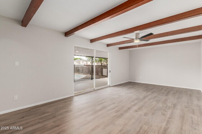 Foto del edificio - 9033 N 15th Dr