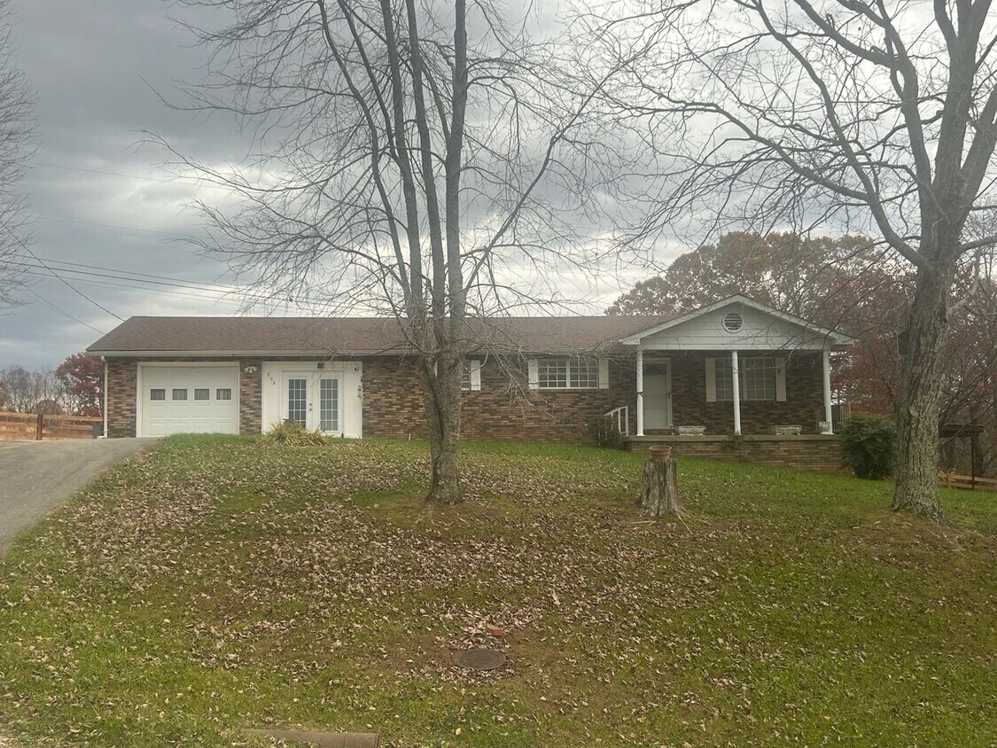 Foto principal - Three Bedroom Home in Corbin, KY