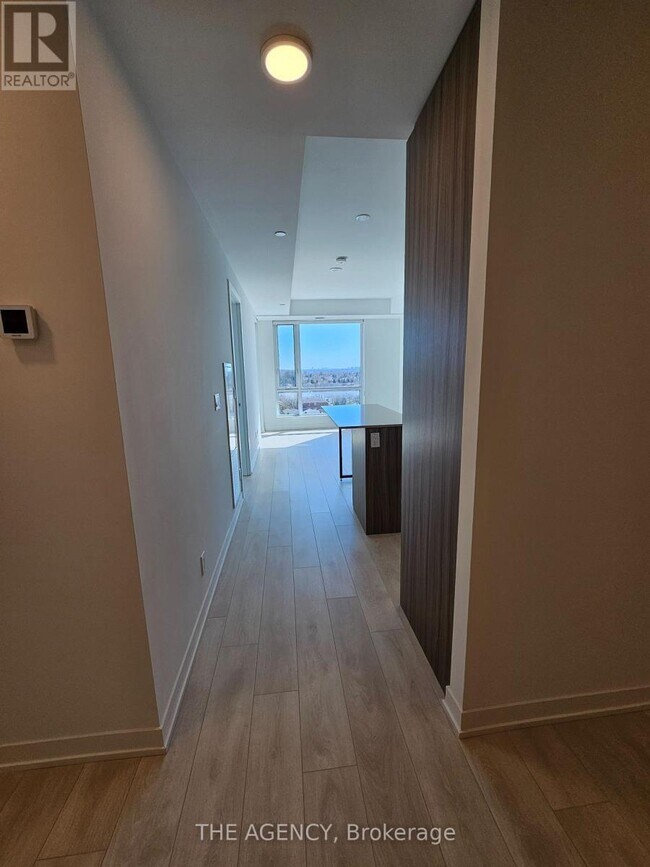 Photo du bâtiment - 7950-7950 Bathurst St