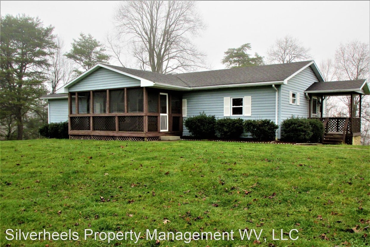 3 br, 2 bath House 1593 Spider Ridge Road House Rental in