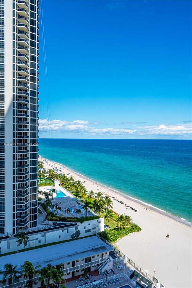 Foto del edificio - 18975 Collins Ave