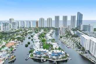 Building Photo - 300 Poinciana Island Dr