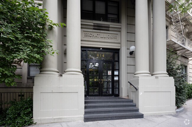 Building Photo - The Chatillion