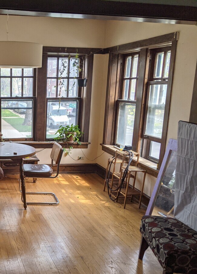Sun Porch South - 4840 N Talman Ave