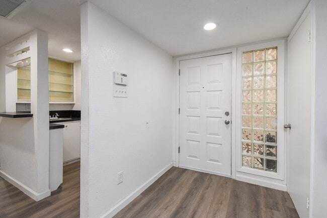 Foto del edificio - 7814 Candlegreen Ln