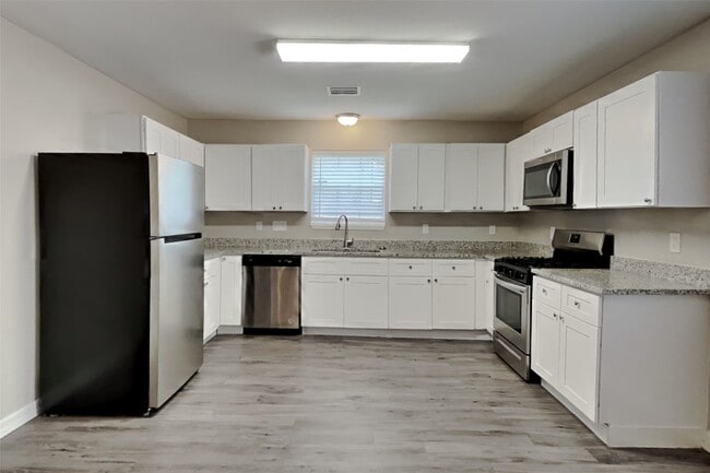 Foto del edificio - 3007 Birch Creek Dr