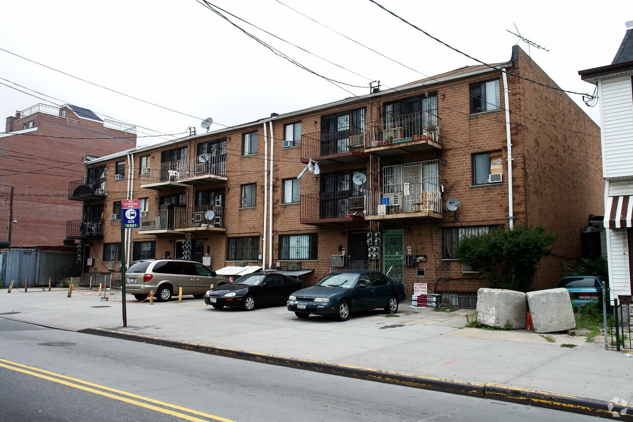 Primary Photo - 3141-3149 Linden Pl