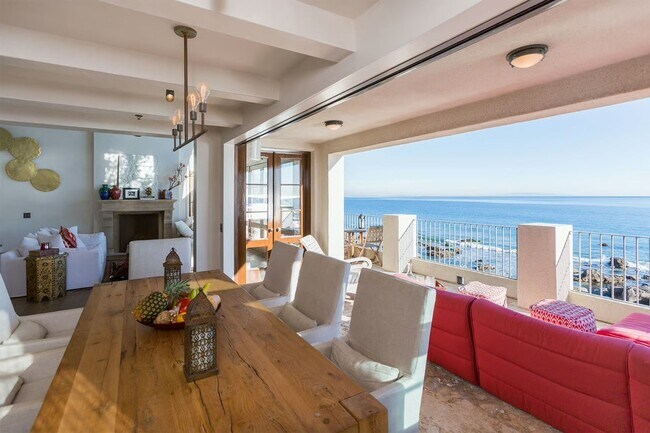 Foto del edificio - Architectural Beachfront Retreat on Las Fl...