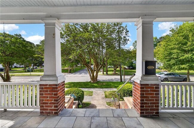 Foto del edificio - Charming 4-Bedroom Home in the Heart of Colonial Place