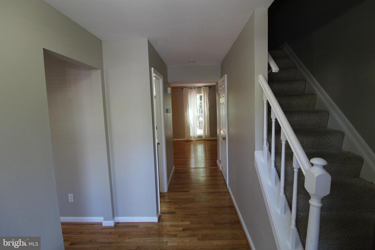 Foto principal - 6055 Meyers Landing Ct
