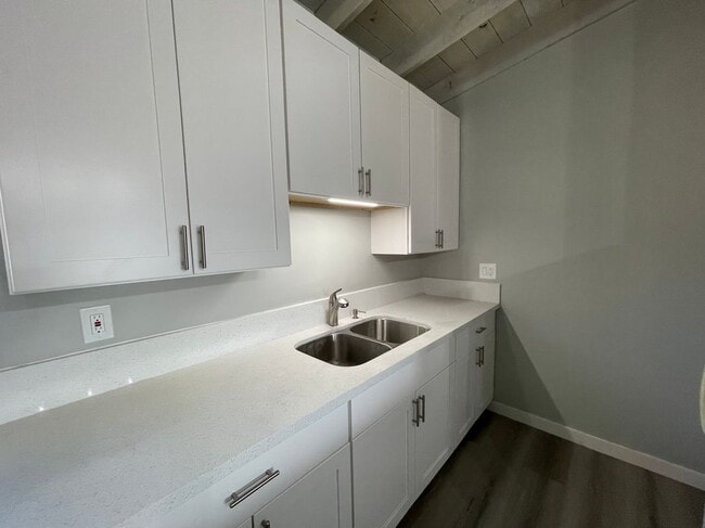 Building Photo - 449 Redondo Ave