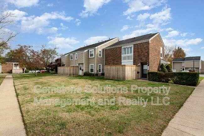 Building Photo - 1705 Granville Rd