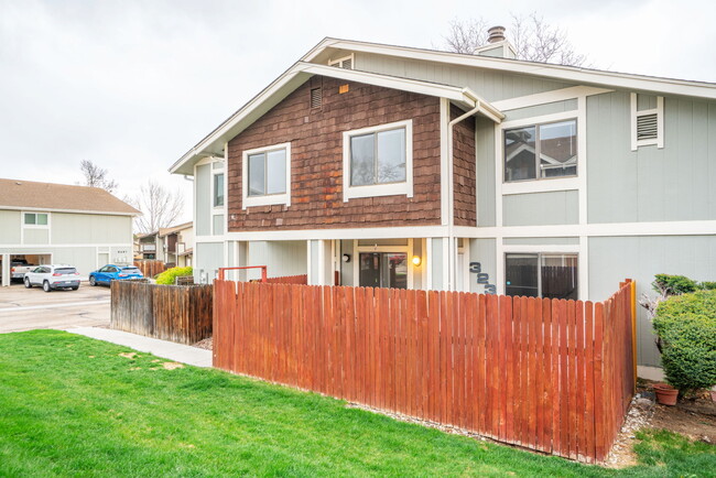 Building Photo - 8607 Chase Dr