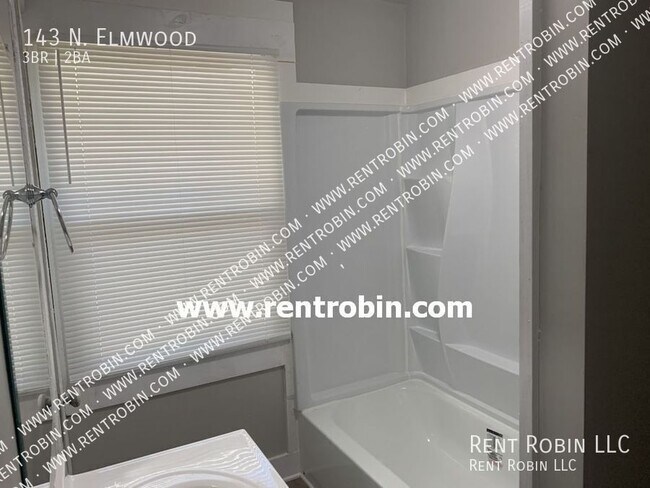 Foto del edificio - 143 N. Elmwood-
