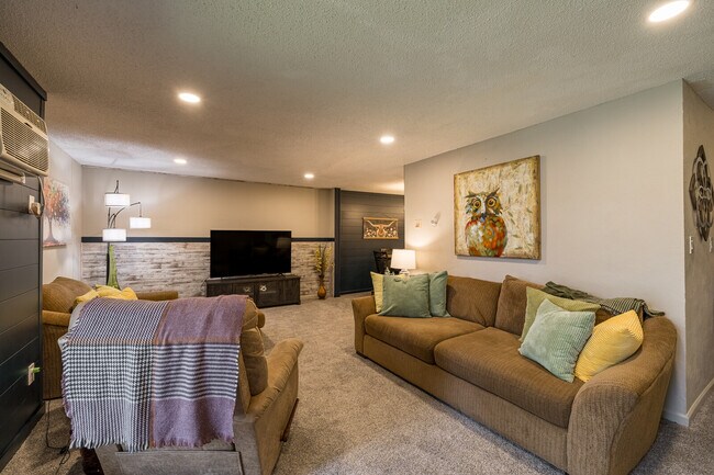 Foto del edificio - 4400 S Poplar St