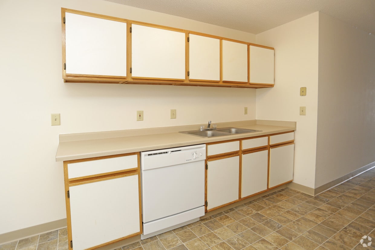 Briar Pond Apartments - Oakdale, MN, 55128 | Apartments.com