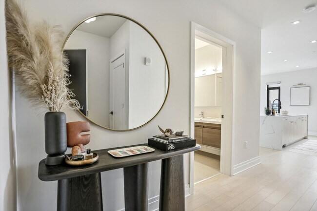 Building Photo - Stunning 2-Bed - 2-Bath off Barracks Row