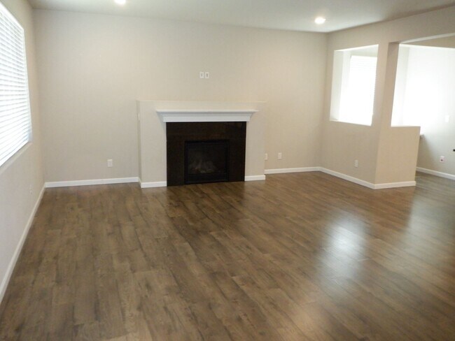 Foto del edificio - 3338 Juno Court Northeast