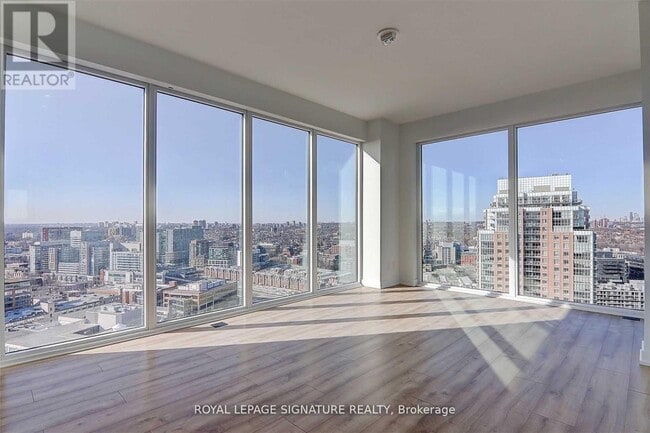 Photo du bâtiment - 135-1135 E Liberty St