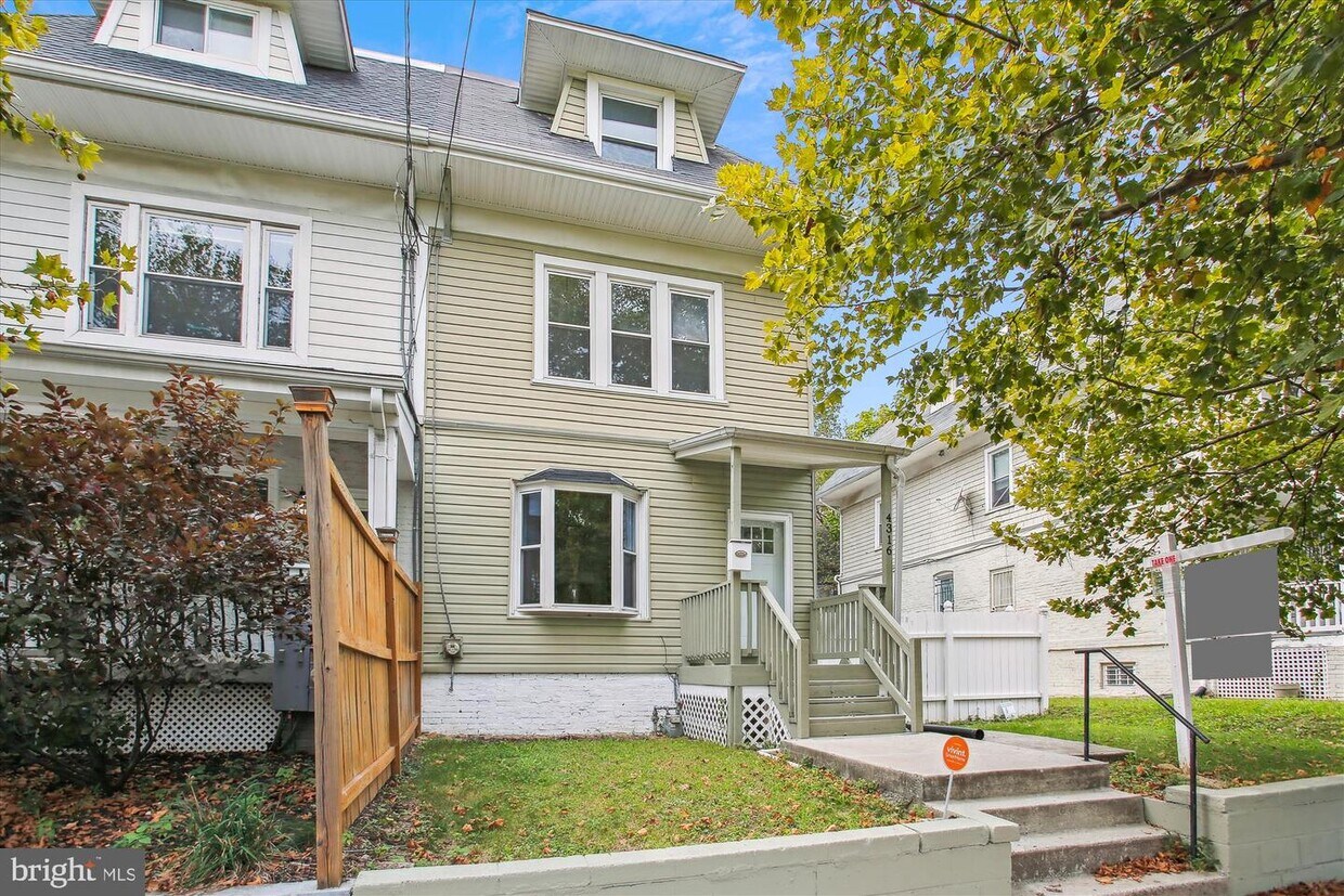 Foto principal - 4316 9th St NW
