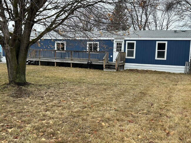 Building Photo - Newly remodeled 2 bed 2 bath trailer on la...