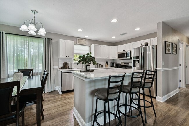 Building Photo - Elevated 3-Bed, 2-Bath, Corner-Lot Gem in the Heart of Palmetto